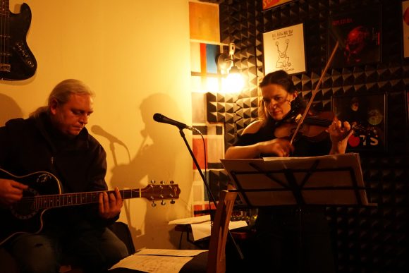 When Violin meets Guitar la Trei Betivi Bar